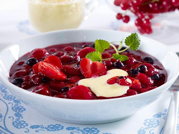 Rote Grütze – nordischer Klassiker mit Beeren | LECKER