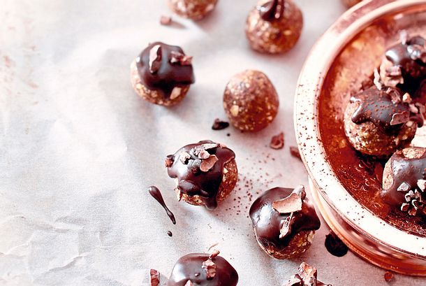 Rumkügelchen mit Datteln Rezept Rumkügelchen mit Datteln Rezept