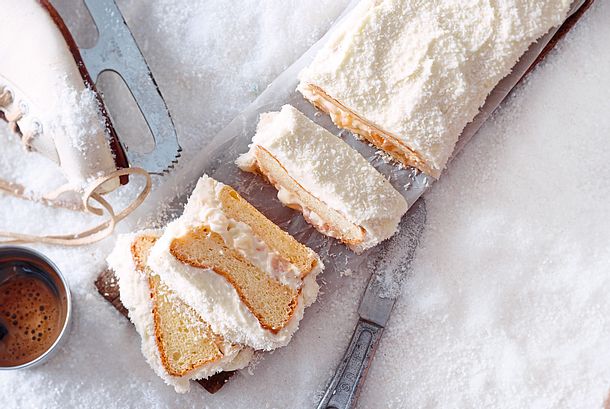 Schneewolken-Kuchen mit Kokosgestöber Rezept Schneewolken-Kuchen mit Kokosgestöber Rezept