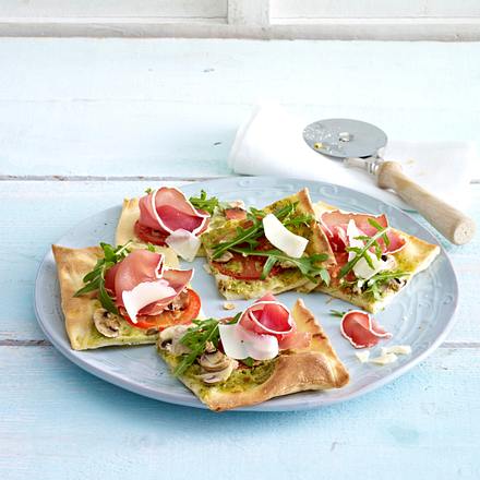 Schneller Rucola-Schinken-Flammkuchen Rezept Schneller Rucola-Schinken-Flammkuchen Rezept