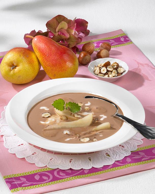 Schokoladensuppe mit pochierten Birnen Rezept | LECKER