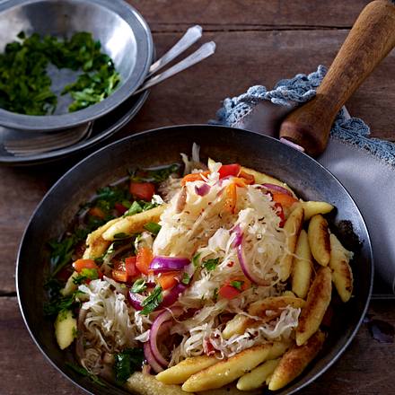 Schupfnudelpfanne mit Filderkraut Rezept Schupfnudelpfanne mit Filderkraut Rezept
