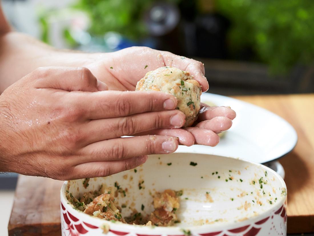 Klassische Semmelknödel selber machen so geht s LECKER