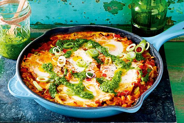 Shakshuka mit Champignons und Pesto Rezept-F8434701 Shakshuka mit Champignons und Pesto Rezept-F8434701