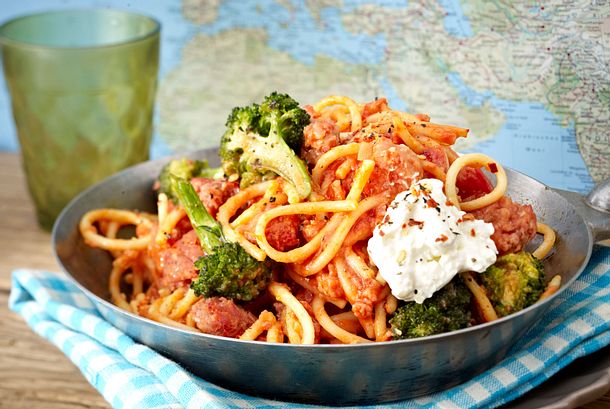 Spaghetti mit Zwiebelmett in Tomaten-Harissa-Soße Rezept Spaghetti mit Zwiebelmett in Tomaten-Harissa-Soße Rezept