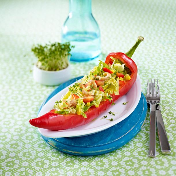 Spitzpaprika gefüllt mit Krabben-Mais-Salat Rezept | LECKER