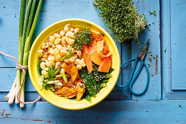 Spring-Bowl mit Asia-Dressing Rezept Spring-Bowl mit Asia-Dressing Rezept