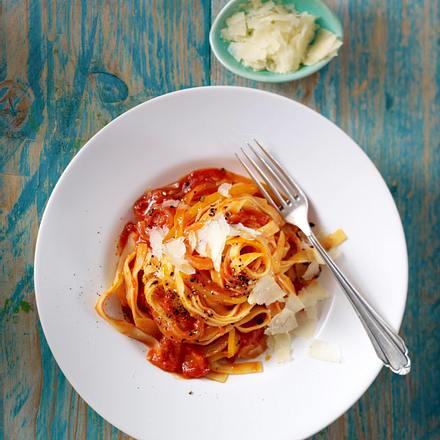 Tagliatelle mit Paprika und Tomaten Rezept Tagliatelle mit Paprika und Tomaten Rezept