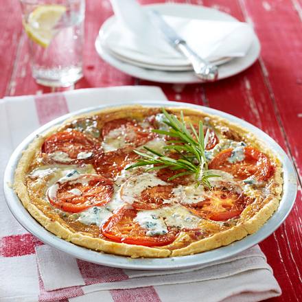 Tomaten-Speck-Kuchen mit Gorgonzolaguss Rezept Tomaten-Speck-Kuchen mit Gorgonzolaguss Rezept