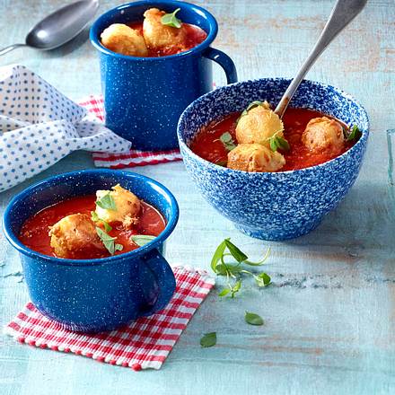 Tomatensuppe mit gebratenen Käsenockerln Rezept Tomatensuppe mit gebratenen Käsenockerln Rezept