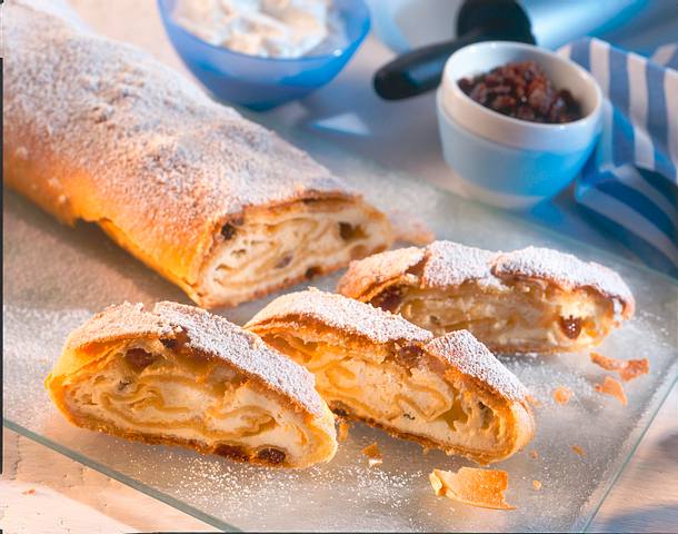 Topfenstrudel Rezept | LECKER