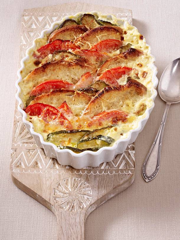 Zucchini-Brot-Auflauf mit Mozzarella Rezept | LECKER