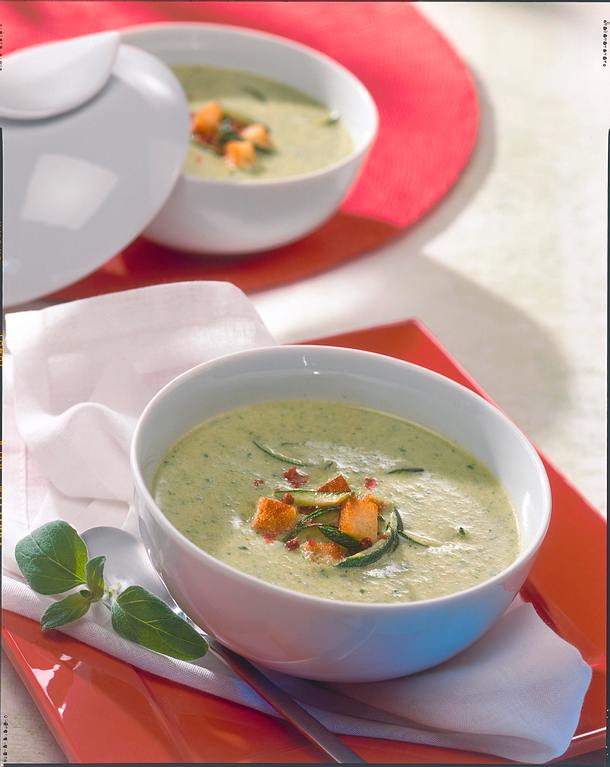 Zucchini-Cremesuppe Rezept | LECKER