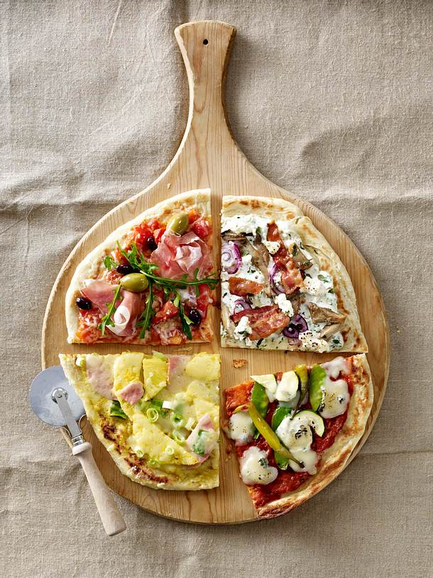 Fladenbrot Pizza Vier Mal Anders Mit Schmand Austernpilzen Speck Roten Zwiebeln Thymian Und Ziegenkase Rezept Lecker