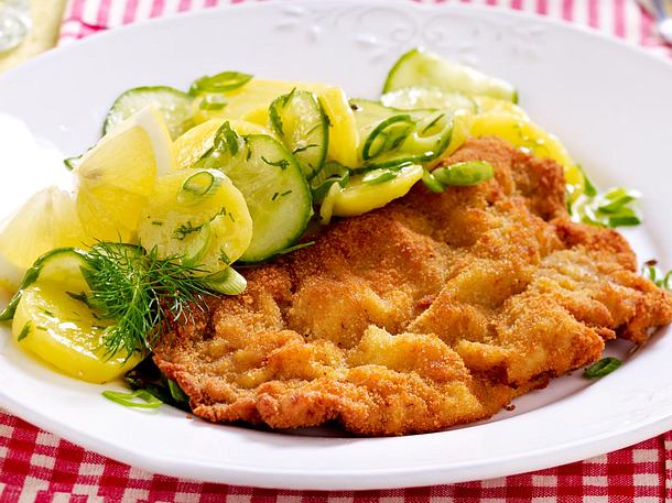 Wiener Schnitzel Mit Kartoffel Gurkensalat Rezept Lecker