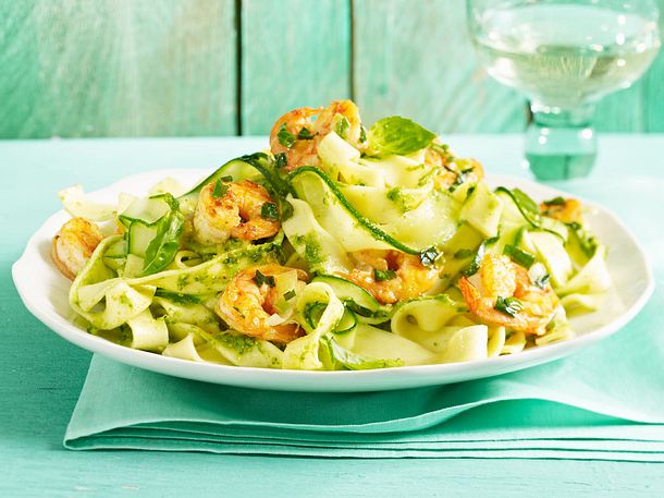 Zucchini Pasta Mit Limonenpesto Und Garnelen Rezept Lecker