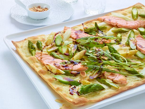 Spargel Flammkuchen Mit Creme Fraiche Und Lachs Rezept Lecker