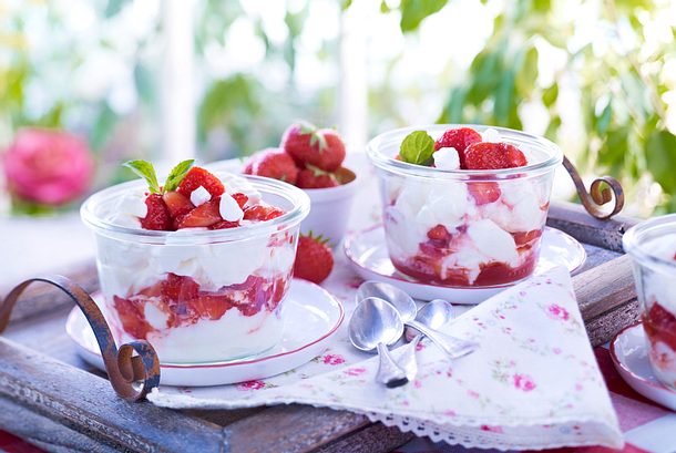 Baiser Quark Sahne Mit Erdbeeren Rezept Lecker