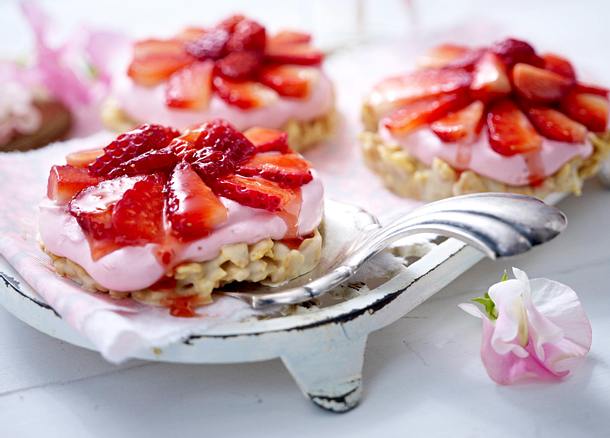 Erdbeertortchen Mit Weissem Schokocrossieboden Rezept Lecker