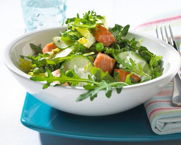 "Grüner" Salat mit Lachswürfeln Rezept "Grüner" Salat mit Lachswürfeln Rezept