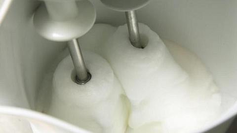 Biskuitrolle, Schritt 1:
