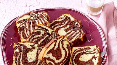 1 Teig, 3 Kuchen – Zebrakuchen mit Pflaumenmus Rezept - Foto: LECKER @ Bauer Media Group