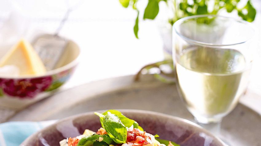 10-Minuten-Nudeln mit Tomate-Mozzarella - Foto: House of Food / Bauer Food Experts KG