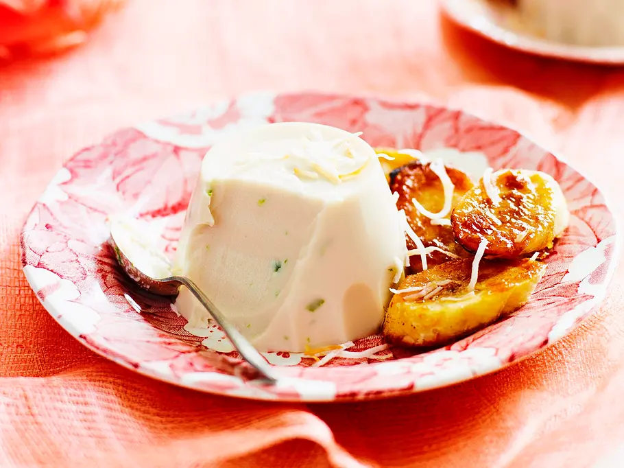 Kokos-Gelee mit karamellisierten Bananen
