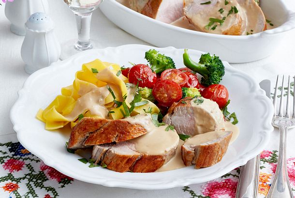 12-Stunden-Filet in feiner Rahmsoße mit Bandnudeln Rezept 12-Stunden-Filet in feiner Rahmsoße mit Bandnudeln Rezept