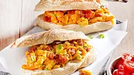 15-Minuten-Baguette mit Chorizo-Rührei Rezept - Foto: LECKER @ Bauer Media Group