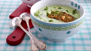 15-Minuten-Suppe mit Zucchini & Röstbrot Rezept - Foto: LECKER @ Bauer Media Group 15-Minuten-Suppe mit Zucchini & Röstbrot Rezept - Foto: LECKER @ Bauer Media Group