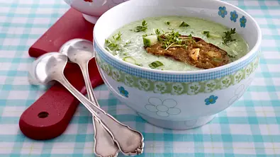 15-Minuten-Suppe mit Zucchini & Röstbrot Rezept - Foto: LECKER @ Bauer Media Group