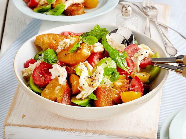 20-Minuten-Brotsalat mit Mozzarella Rezept 20-Minuten-Brotsalat mit Mozzarella Rezept