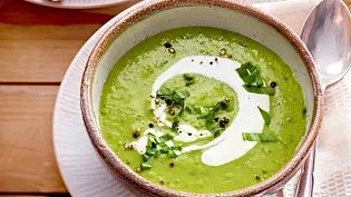 20-Minuten-Erbsensuppe mit Bärlauch Rezept - Foto: LECKER @ Bauer Media Group 20-Minuten-Erbsensuppe mit Bärlauch Rezept - Foto: LECKER @ Bauer Media Group