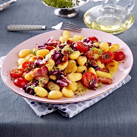 20-Minuten-Gnocchi mit Speck und Radicchio Rezept 20-Minuten-Gnocchi mit Speck und Radicchio Rezept