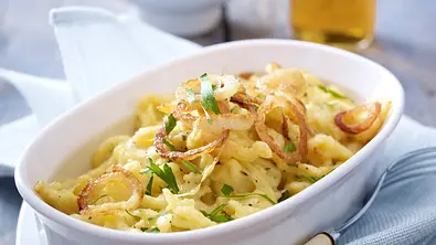 20-Minuten-Spätzle mit Appenzeller Rezept - Foto: LECKER @ Bauer Media Group