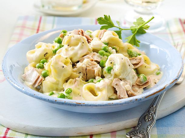 20-Minuten-Tortelloni mit Erbsen und Thunfisch Rezept 20-Minuten-Tortelloni mit Erbsen und Thunfisch Rezept