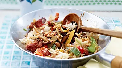 20-Minuten-Wok mit Mett Rezept - Foto: LECKER @ Bauer Media Group