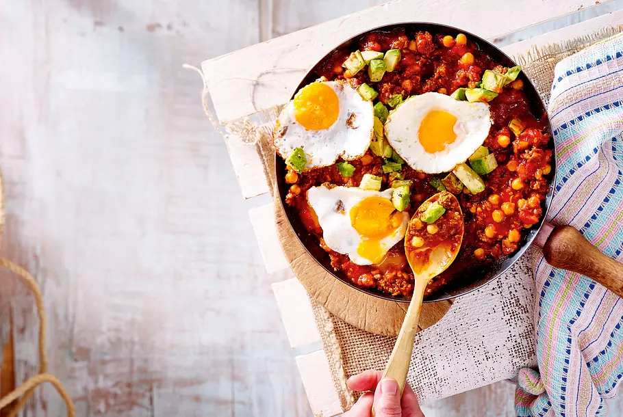 25-Minuten-Hackpfanne mit Avocado und Spiegelei Rezept 25-Minuten-Hackpfanne mit Avocado und Spiegelei Rezept