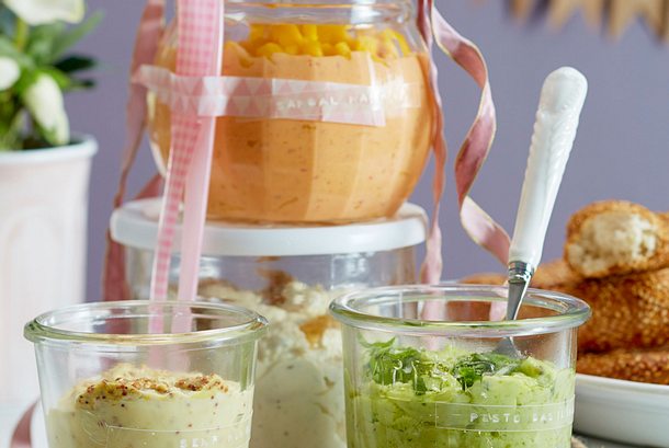 4 tolle Partydips (Parmesan-Zwiebel-Dip und Dreierlei Mayonnaisen) Rezept 4 tolle Partydips (Parmesan-Zwiebel-Dip und Dreierlei Mayonnaisen) Rezept