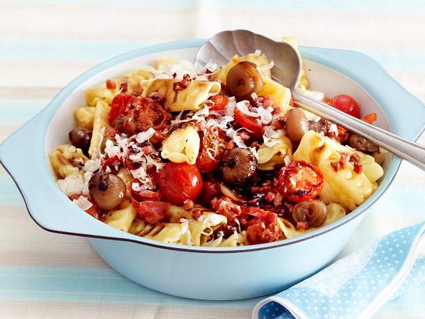 5-Zutaten-Nudeln mit Tomaten Rezept 5-Zutaten-Nudeln mit Tomaten Rezept