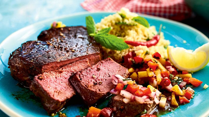 90°-Rinderhüftsteak mit Ananassalsa Rezept - Foto: House of Food / Bauer Food Experts KG