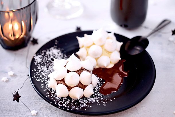 Baiser-Iglus mit Schoko- und Vanilleeis Rezept Baiser-Iglus mit Schoko- und Vanilleeis Rezept