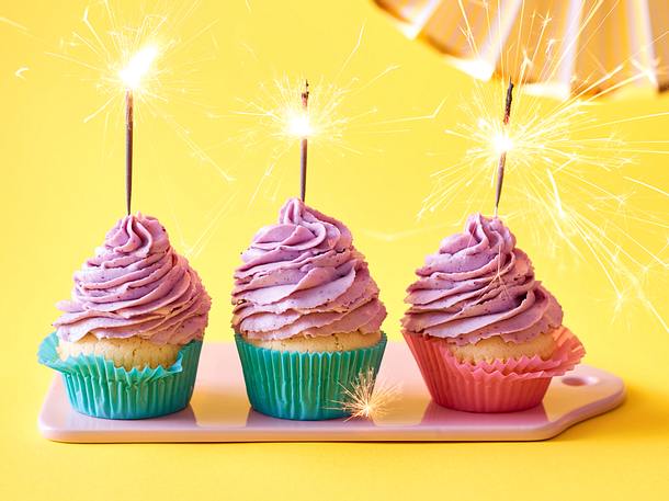 Beschwipste Prosecco-Cupcakes mit Heidelbeer-Frosting Rezept