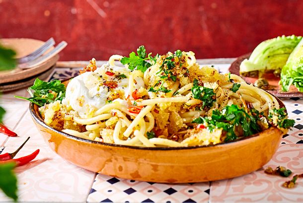Bucatini mit Pangrattato und Burrata Rezept Bucatini mit Pangrattato und Burrata Rezept