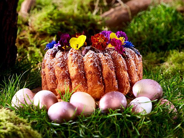 Eierlikörhupf mit versunkener Schoki Rezept Eierlikörhupf mit versunkener Schoki Rezept