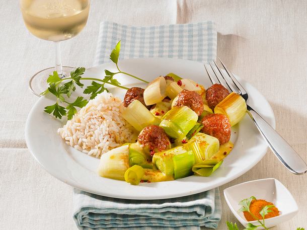 Porree in Currysoße zu Hackbällchen und Nussreis Rezept Porree in Currysoße zu Hackbällchen und Nussreis Rezept