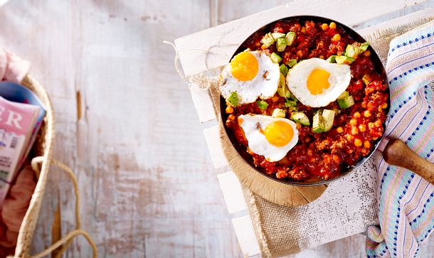 Hackpfanne mit Avocado und Spiegelei Rezept Hackpfanne mit Avocado und Spiegelei Rezept