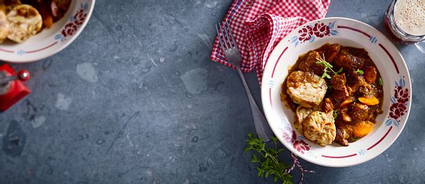Serviettenknödel zu Bierfleisch Rezept