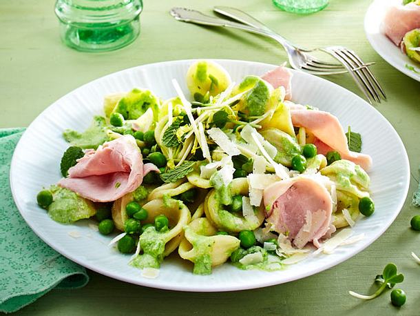 Frühlingspasta mit Erbsen und Schinken Rezept Frühlingspasta mit Erbsen und Schinken Rezept